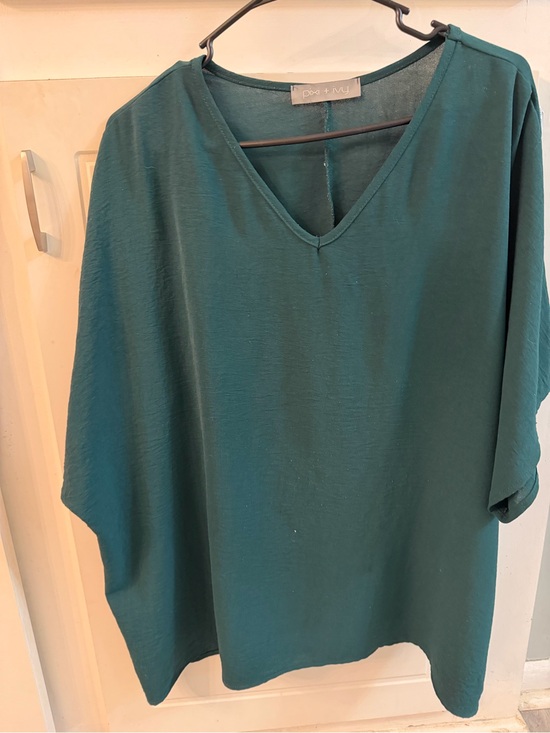 Pixi + Ivy Tops - Boxy  V-Neck Tunic Top
